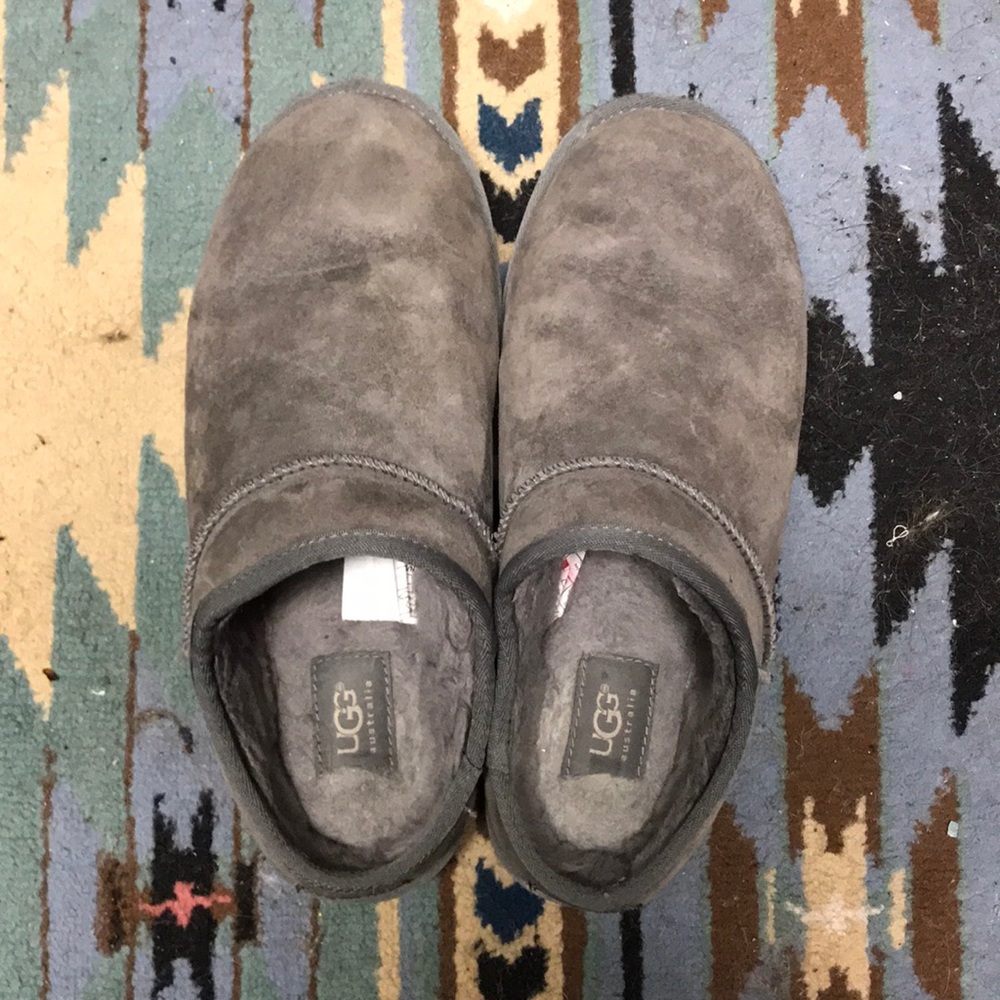 UGG SLIPPERS!!! WORN ONLY A COUPLE TIMES